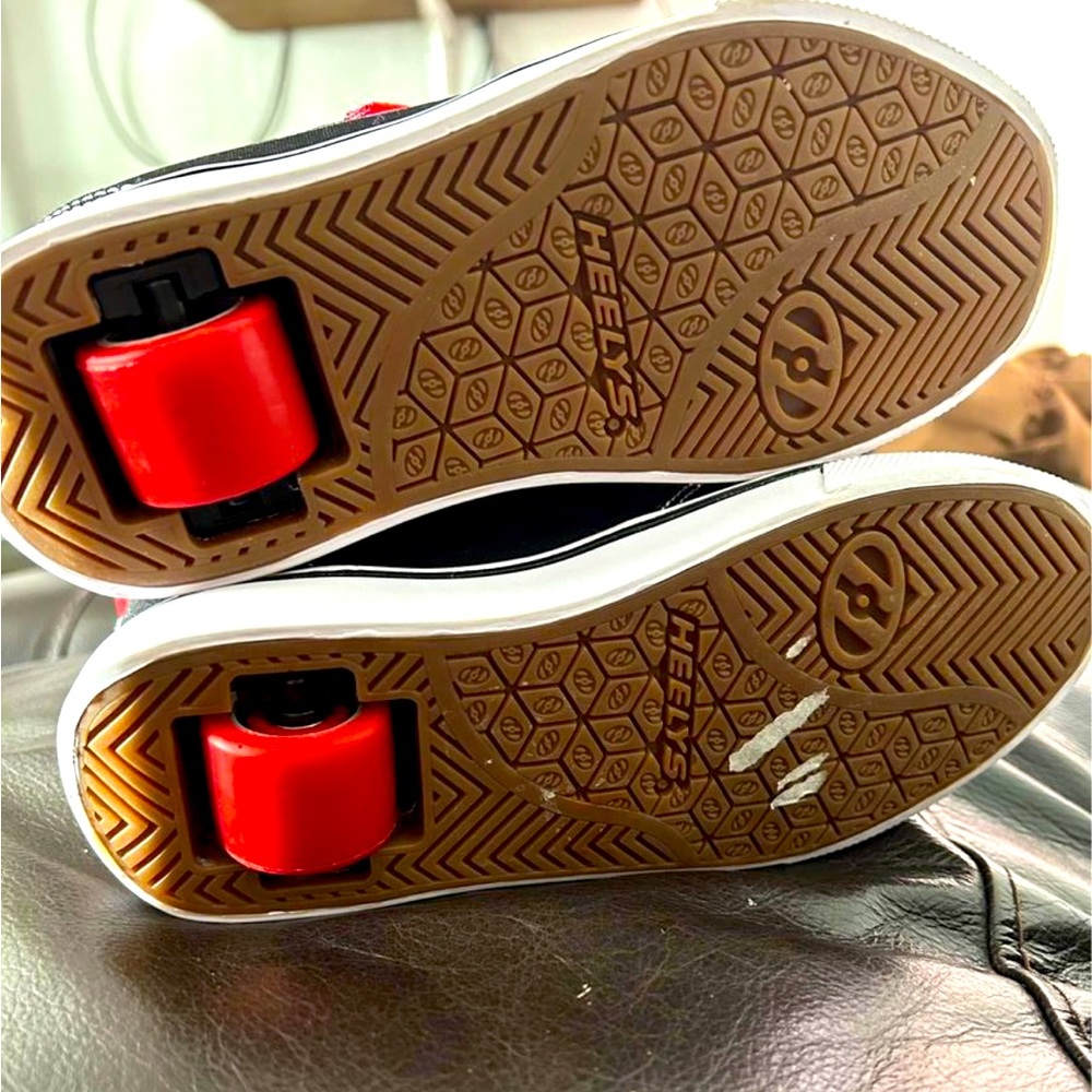 Brand New Boys Heelys